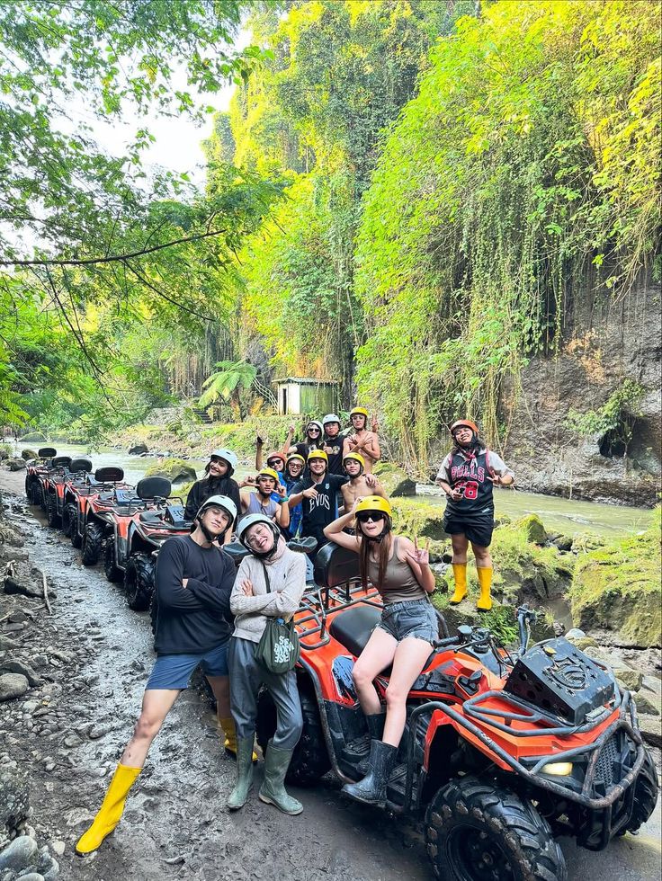 Peserta outing bermain ATV di lintasan